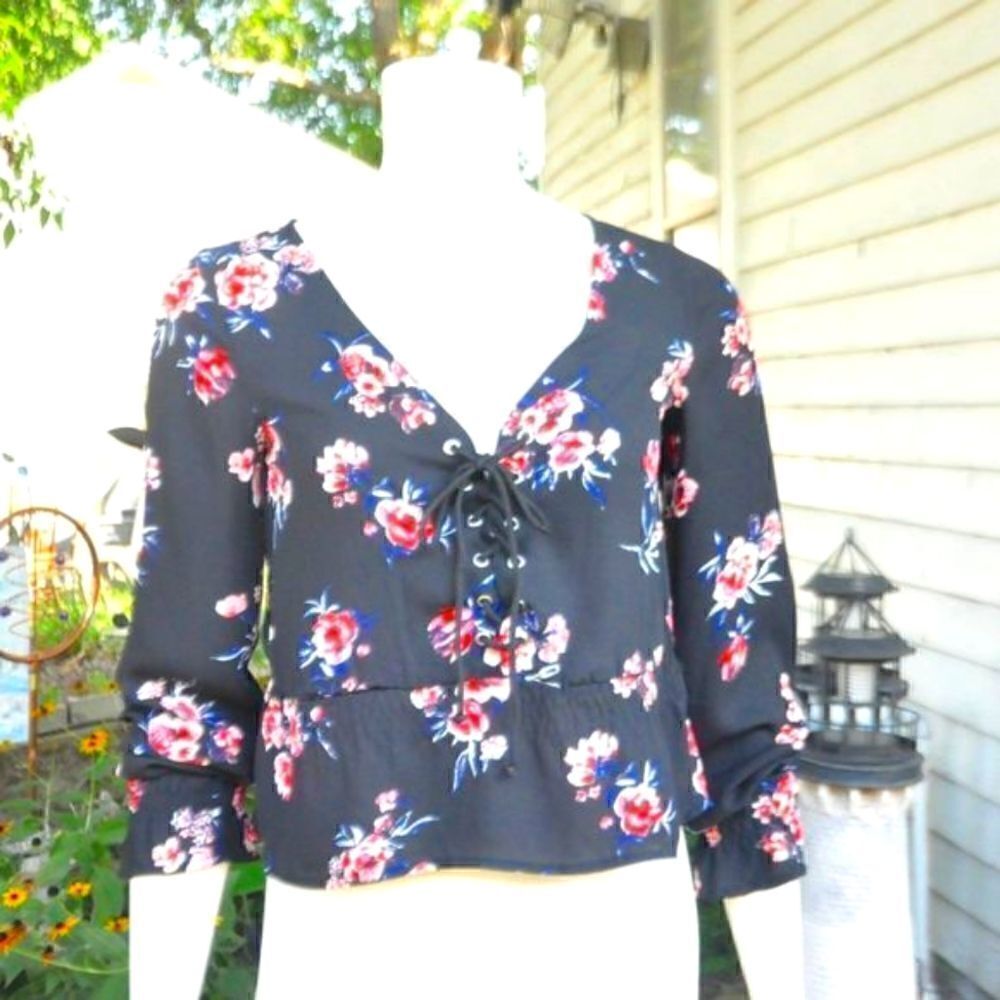 2/$10 H&M Divided Floral Crop Top